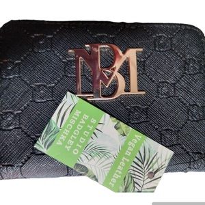 NWOT Badgley Mischka Zip Wallet

NWOT Badgley Mischka Zip Wallet Card Carrier.